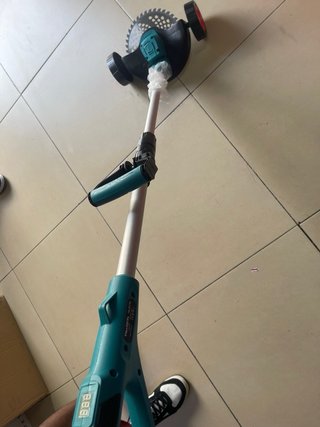 Decespugliatore  con ruote e asta telescopic