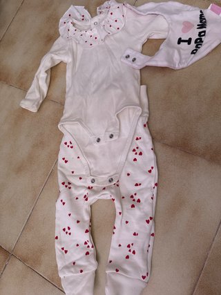 Conjunto Kiabi bebé corazón