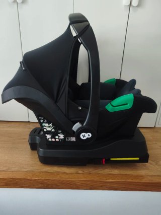 Carro bebé 4 en 1 Kinderkraft negro/dorado