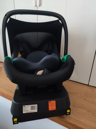Carro bebé 4 en 1 Kinderkraft negro/dorado
