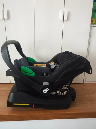 Carro bebé 4 en 1 Kinderkraft negro/dorado