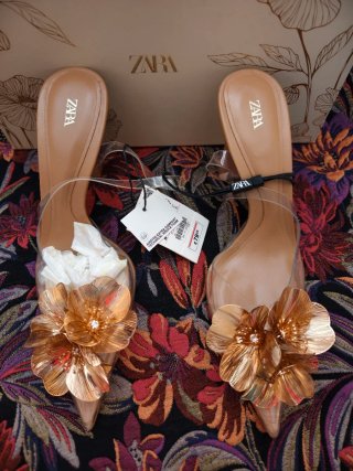 Tacones de Zara invitada
