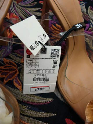 Tacones de Zara invitada