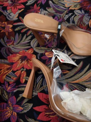 Tacones de Zara invitada