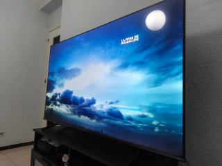 Smart TV Negro Full HD 4K   con su mando