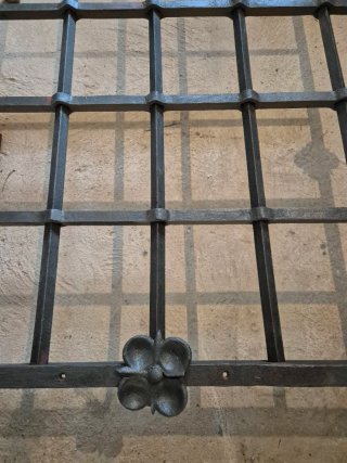Reja antigua de hierro forjado