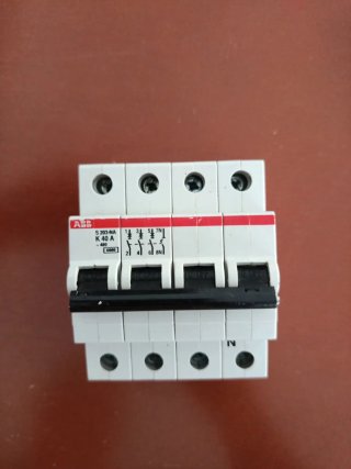 Magnetotérmico ABB S 203-NA K40 3P+N 40A