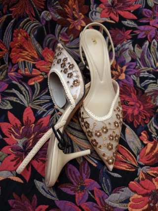 Tacones Zara Beige y Dorado