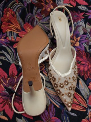Tacones Zara Beige y Dorado