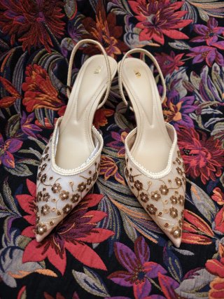 Tacones Zara Beige y Dorado