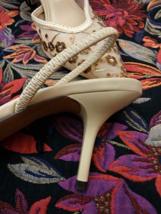 Tacones Zara Beige y Dorado