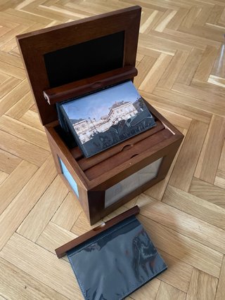 Caja Porta Fotos de madera, marca Pórtico