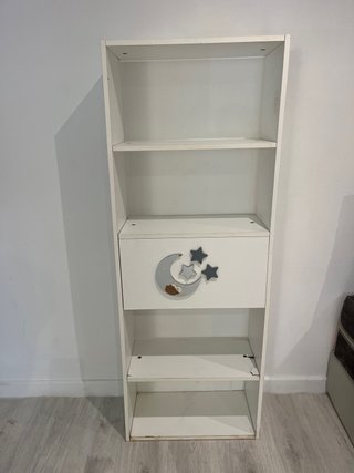 Estantería infantil blanca con luna