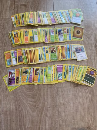 Caja metálica Pokémon + 350 cartas