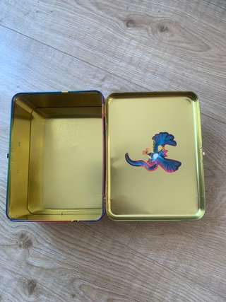Caja metálica Pokémon + 350 cartas