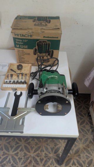 Fresadora Hitachi M12SE 12mm 1/2 con accesoria