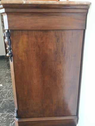Antigua cómoda de madera