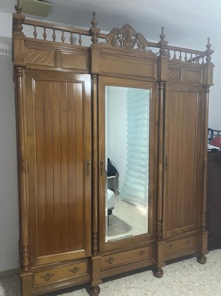 Armario de madera
