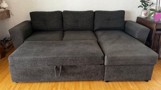 Sofa de tres piezas extensible y con almacenaje.