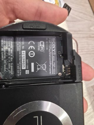 Sony PSP 1004 Negra + Juego + Memory Stick 4GB