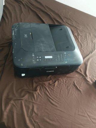 Lote de monitores y cables