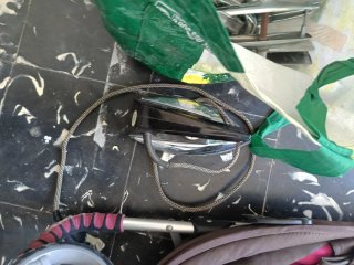Lote de monitores y cables
