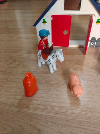 Granero Playmobil con figuras y animales