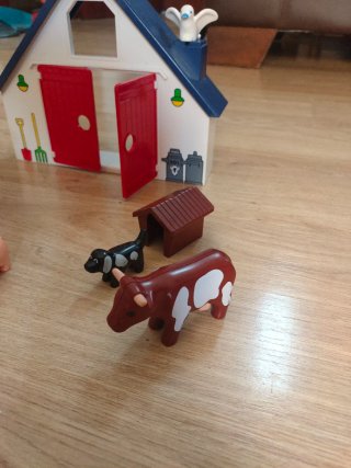 Granero Playmobil con figuras y animales