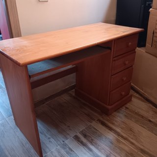 Mesa de estudio de madera