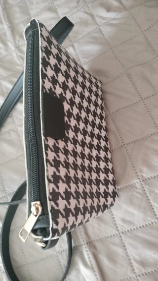 Bolso de cuadros blanco y negro