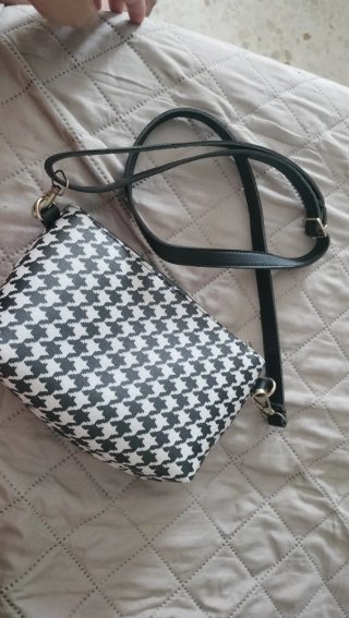 Bolso de cuadros blanco y negro