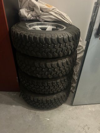 Llanta 15 con neumático 4x4