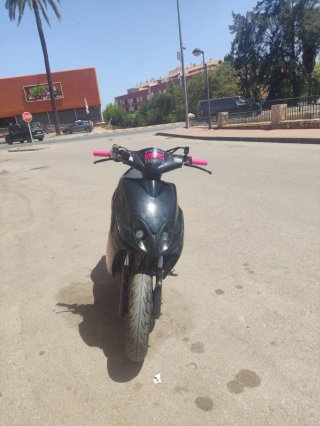 Yamaha Jog RR Negra y Rosa