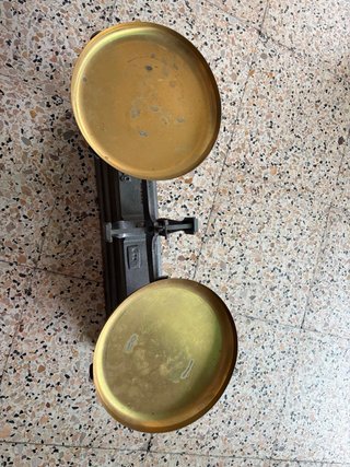 Lote básculas y pesas antiguas