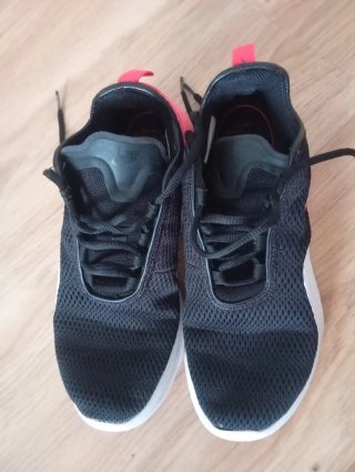 Zapatillas Nike Negras y Rojas