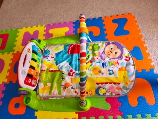 Gimnasio-Piano Fisher-Price Pataditas GXC37