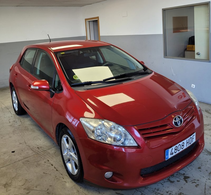 Toyota Auris 1.4 D-4D Active 3p 2011, foto 2