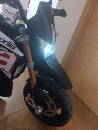 Moto Eléctrica Infantil Aprilia Dorsoduro 12v