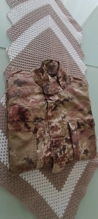 Giacca militare camouflage taglia 48