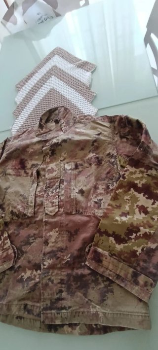 Giacca militare camouflage taglia 48
