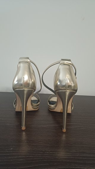 Sandalias de tacón Tulipano doradas talla 36