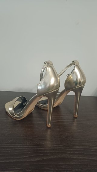 Sandalias de tacón Tulipano doradas talla 36