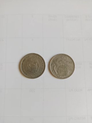 Lote 2 monedas España 1957 50 pts.estrella 58 y ot