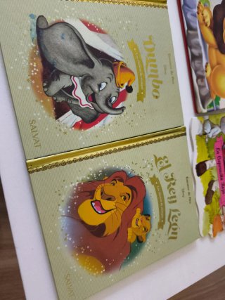 Y libros infantiles varios y llaveros Disney