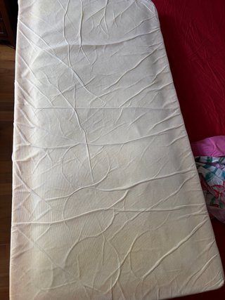 Cuna IKEA con colchón y protector