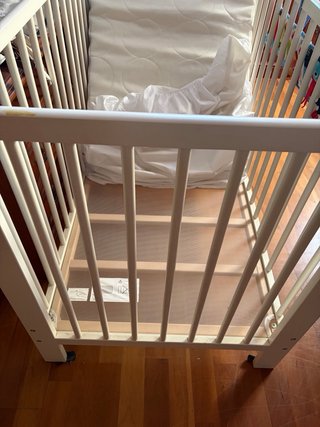 Cuna IKEA con colchón y protector