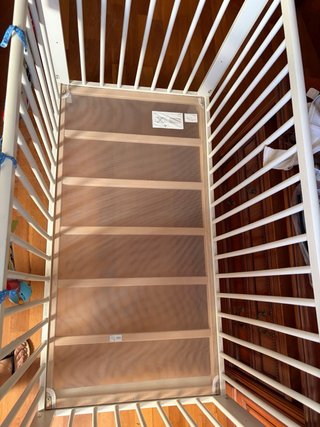 Cuna IKEA con colchón y protector