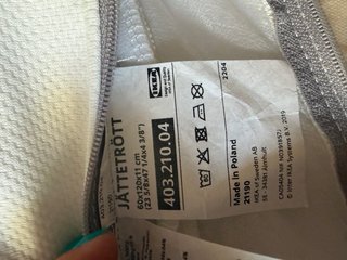 Cuna IKEA con colchón y protector