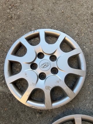 3! Solo 3! Tapacubos Hyundai i30 Originales en 15"