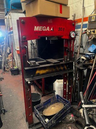 SE VENDE TALLER RECTIFICADOS